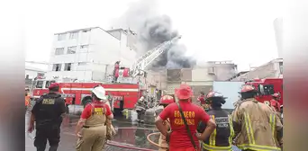 San Miguel: cuatro horas ardió depósito de químicos