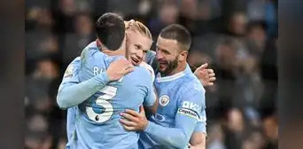 Manchester City derrotó 1-0 al Brentford y quedó a un punto del Liverpool