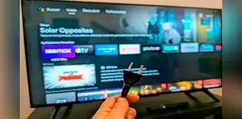 Esto le puede pasar a tu televisor Smart TV si lo desenchufas sin haberlo apagado antes