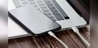 ¿Es seguro conectar tu celular a la PC y luego desenchufar el cable USB bruscamente?