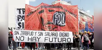 Javier Milei burla el diálogo y eleva apenas en 30% el sueldo mínimo