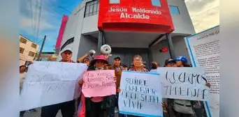 SJL: ambulantes de la av. Los Jardines protestan frente a municipalidad tras ser desalojados