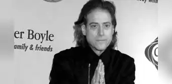 Muere Richard Lewis, estrella de la serie ‘Curb Your Enthusiasm’, a los 76 años Muere Richard Lewis, estrella de la serie ‘Curb Your Enthusiasm’, a los 76 años