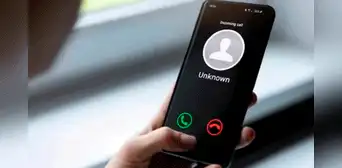 ¿Quién realiza las misteriosas llamadas telefónicas que cuelgan apenas contestas?