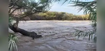 Desborde de río Pisco deja aisladas a 400 familias y arrasa 200 hectáreas de cultivos