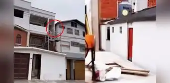 Construyen casa y tapan puerta que vecino colocó hacia su vivienda: “¿Era salida de emergencia?” Construyen casa y tapan puerta que vecino colocó hacia su vivienda: “¿Era salida de emergencia?”