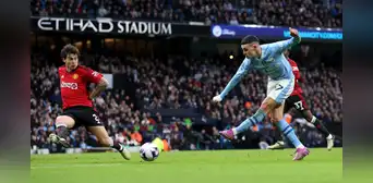 Manchester City acecha al Liverpool: remontada 3–1 ante el United por el derbi de la Premier