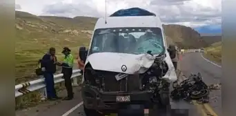 Puno: hombre, que viajaba en moto para visitar a su madre, muere en el camino tras chocar con combi