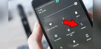 ¿Qué sucede si mantienes presionado el botón de linterna que todos los celulares poseen? ¿Qué sucede si mantienes presionado el botón de linterna que todos los celulares poseen?