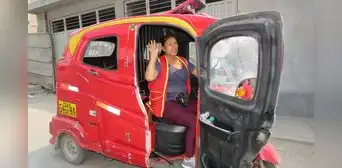 La peruana que trabaja como mototaxista en Ate para solventar a sus 3 hijos: "Quiero que sean profesionales"