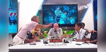 Julinho pierde los papeles y pelea con panelista de 'A presion' tras analizar el Alianza vs. Cristal Julinho pierde los papeles y pelea con panelista de 'A presion' tras analizar el Alianza vs. Cristal