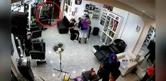 VMT: delincuentes armados asaltaron barbería en un minuto y tuvieron tiempo hasta para peinarse VMT: delincuentes armados asaltaron barbería en un minuto y tuvieron tiempo hasta para peinarse
