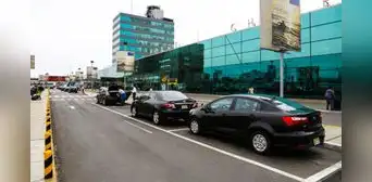 LAP dice que personal encargado de regular situación de taxistas en el Jorge Chávez es amenazado