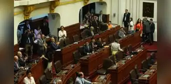 Admiten demanda de amparo contra la reelección de congresistas y la bicameralidad