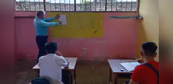 Iquitos: cerca de 1.800 alumnos inician año escolar sentados en sillas rotas y sin pizarra Iquitos: cerca de 1.800 alumnos inician año escolar sentados en sillas rotas y sin pizarra