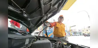 Ambigüedades arancelarias retrasan conversión y venta de autos a gas natural, según talleres