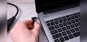 ¿Por qué deberías desenchufar tu laptop del tomacorriente cuando la batería está cargada? ¿Por qué deberías desenchufar tu laptop del tomacorriente cuando la batería está cargada?