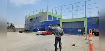 Comas: delincuentes persiguieron a hombre dentro de su centro de trabajo y le robaron S/100. 000 Comas: delincuentes persiguieron a hombre dentro de su centro de trabajo y le robaron S/100. 000