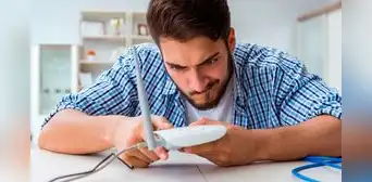 ¿Qué representan los códigos que aparecen en la etiqueta de tu router wi-fi y para qué sirven? ¿Qué representan los códigos que aparecen en la etiqueta de tu router wi-fi y para qué sirven?