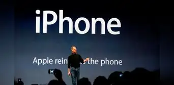¿Cómo iba a llamarse el iPhone? Los 4 nombres que se barajaron y que Steve Jobs descartó