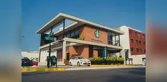 Starbucks Perú presenta la primera experiencia de café drive-thru en la zona urbana de Lima Starbucks Perú presenta la primera experiencia de café drive-thru en la zona urbana de Lima
