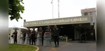 Fiscalía allana el Ministerio del Interior por contratación irregular de gerente de Comunicaciones