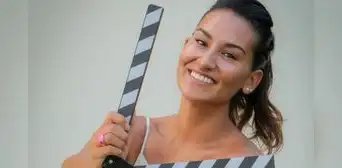 Ani Alva Helfer: “‘Bienvenidos al paraíso’ es un viaje a lo disparatado” Ani Alva Helfer: “‘Bienvenidos al paraíso’ es un viaje a lo disparatado”