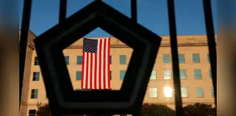El curioso motivo de por qué hay 13 franjas en la bandera de los Estados Unidos