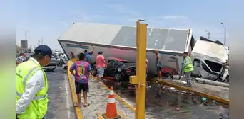 Choque múltiple en Trujillo: 10 vehículos colisionaron en peaje Chicama y habría 2 muertos