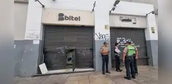 Cercado de Lima: delincuentes rompen puerta de tienda a combazos y roban más de S/20.000 en celulares Cercado de Lima: delincuentes rompen puerta de tienda a combazos y roban más de S/20.000 en celulares