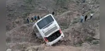 Ayacucho: 15 pasajeros heridos tras despiste de bus interprovincial que se dirigía a Lima Ayacucho: 15 pasajeros heridos tras despiste de bus interprovincial que se dirigía a Lima