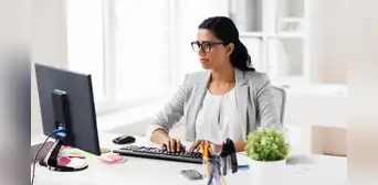 Descubre si tus empleadores pueden revisar tus mensajes y correos personales en el trabajo Descubre si tus empleadores pueden revisar tus mensajes y correos personales en el trabajo