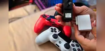 ¿Por qué nunca debes cargar el mando de tu PS5 o PS4 con el cargador de tu celular?