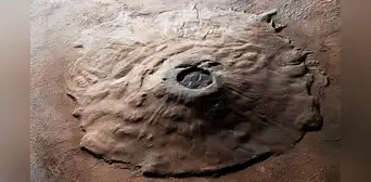 Descubre el volcán más alto del sistema solar que supera 3 veces al Everest y está en Marte