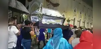 Loreto: procesión por Semana Santa recorre 15 cuadras bajo lluvia torrencial y tormenta en Iquitos Loreto: procesión por Semana Santa recorre 15 cuadras bajo lluvia torrencial y tormenta en Iquitos