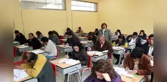 Congresistas desaprobados por Minedu impulsaron ley que repone a docentes interinos Congresistas desaprobados por Minedu impulsaron ley que repone a docentes interinos