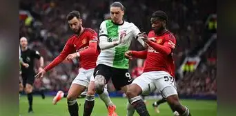 Liverpool empató 2-2 con Manchester United y dejó al Arsenal líder de la Premier League Liverpool empató 2-2 con Manchester United y dejó al Arsenal líder de la Premier League