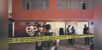 Desconocidos dinamitan colegio durante un extraño apagón en Los Olivos Desconocidos dinamitan colegio durante un extraño apagón en Los Olivos