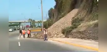 Temblor en Lima: deslizamiento de rocas en la Costa Verde se produjo tras movimiento telúrico Temblor en Lima: deslizamiento de rocas en la Costa Verde se produjo tras movimiento telúrico