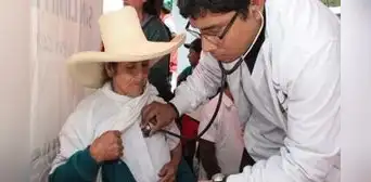 Exministro de Salud en contra de que médicos desaprobados entren a Serums: "No pueden ejercer"