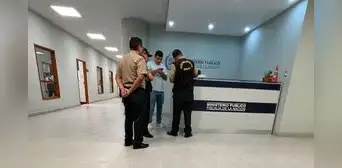 PNP allana oficina de Diviac que investiga a los hermanos Dina y Nicanor Boluarte PNP allana oficina de Diviac que investiga a los hermanos Dina y Nicanor Boluarte