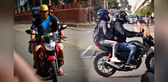 Congreso aprueba por insistencia ley que permite servicio taxi en moto en Madre de Dios Congreso aprueba por insistencia ley que permite servicio taxi en moto en Madre de Dios
