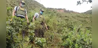 Presunto feminicidio en Piura: hallan cadáver de mujer cerca de un abismo Presunto feminicidio en Piura: hallan cadáver de mujer cerca de un abismo