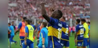 Prensa argentina elogió a Advíncula y le puso soberbio puntaje: "¡Sos Boca, Luis!"