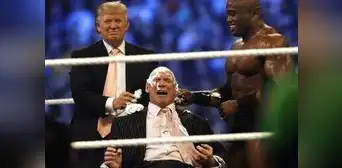 La vez que Donald Trump fue a la WWE, ganó la atrevida apuesta y rapó al legendario Vince McMahon