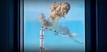 Bombardean torre de la televisión de Járkov, en Ucrania: videos muestran el derrumbe