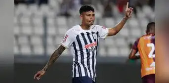 Hinchas de Alianza Lima piden salida de De Santis tras fallar gol: "Debe rescindir contrato de inmediato"
