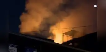 Incendio en Cercado de Lima: fuego se reaviva en el Jirón Áncash y bomberos se movilizan de emergencia Incendio en Cercado de Lima: fuego se reaviva en el Jirón Áncash y bomberos se movilizan de emergencia
