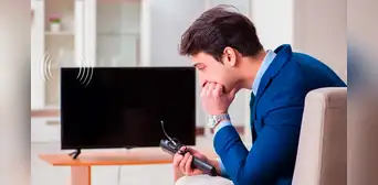 ¿La pantalla de tu smart TV se puso negra y solo se escuchan sonidos? Así podrás solucionarlo ¿La pantalla de tu smart TV se puso negra y solo se escuchan sonidos? Así podrás solucionarlo