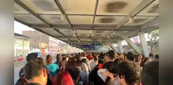Metropolitano: reportan retrasos en todas las estaciones tras fusión de expresos y nuevos horarios